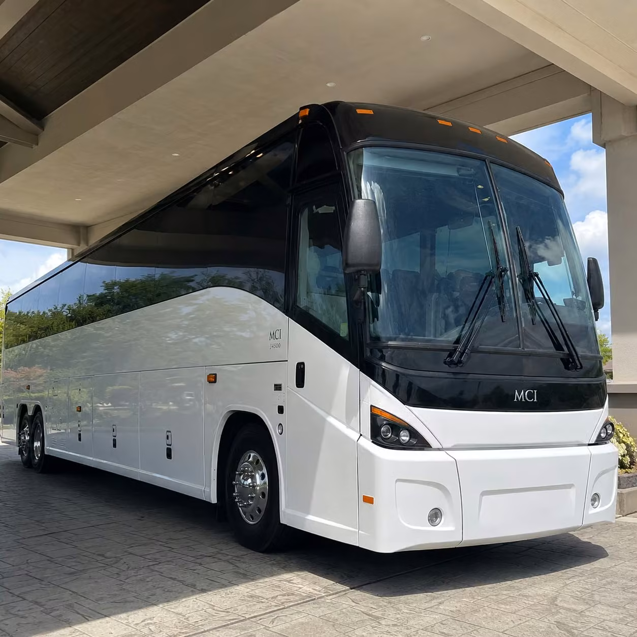 charter bus rentals for large scottsdale prom groups and school organized transportation